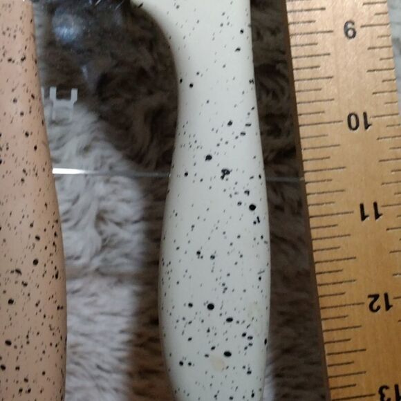 3 Tomodachi knives and a lemon squeezer - Picture 6 of 11